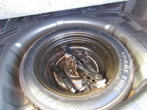 Used 2019 Ford Fusion SE image 12