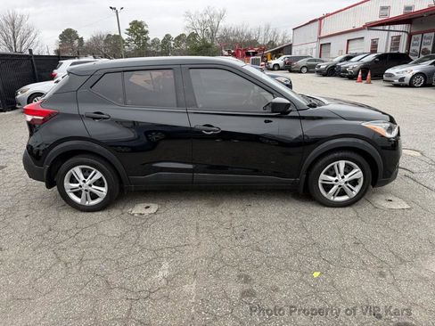 Used 2020 Nissan Kicks S image 4