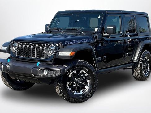 Used 2025 Jeep Wrangler Unlimited Rubicon 4xe w/ Convenience Group AWD/4WD image 3