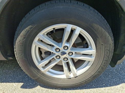 Used 2020 Ford Explorer XLT w/ Equipment Group 202A AWD/4WD image 6