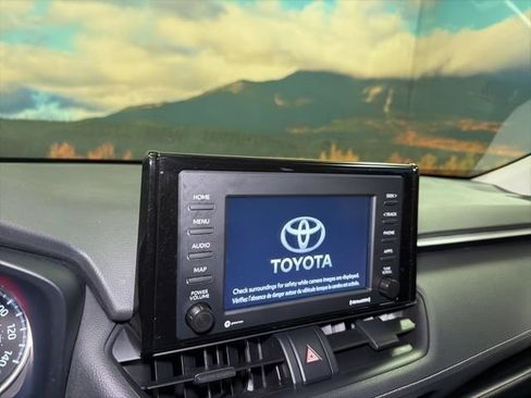 Used 2022 Toyota RAV4 XLE AWD/4WD image 33