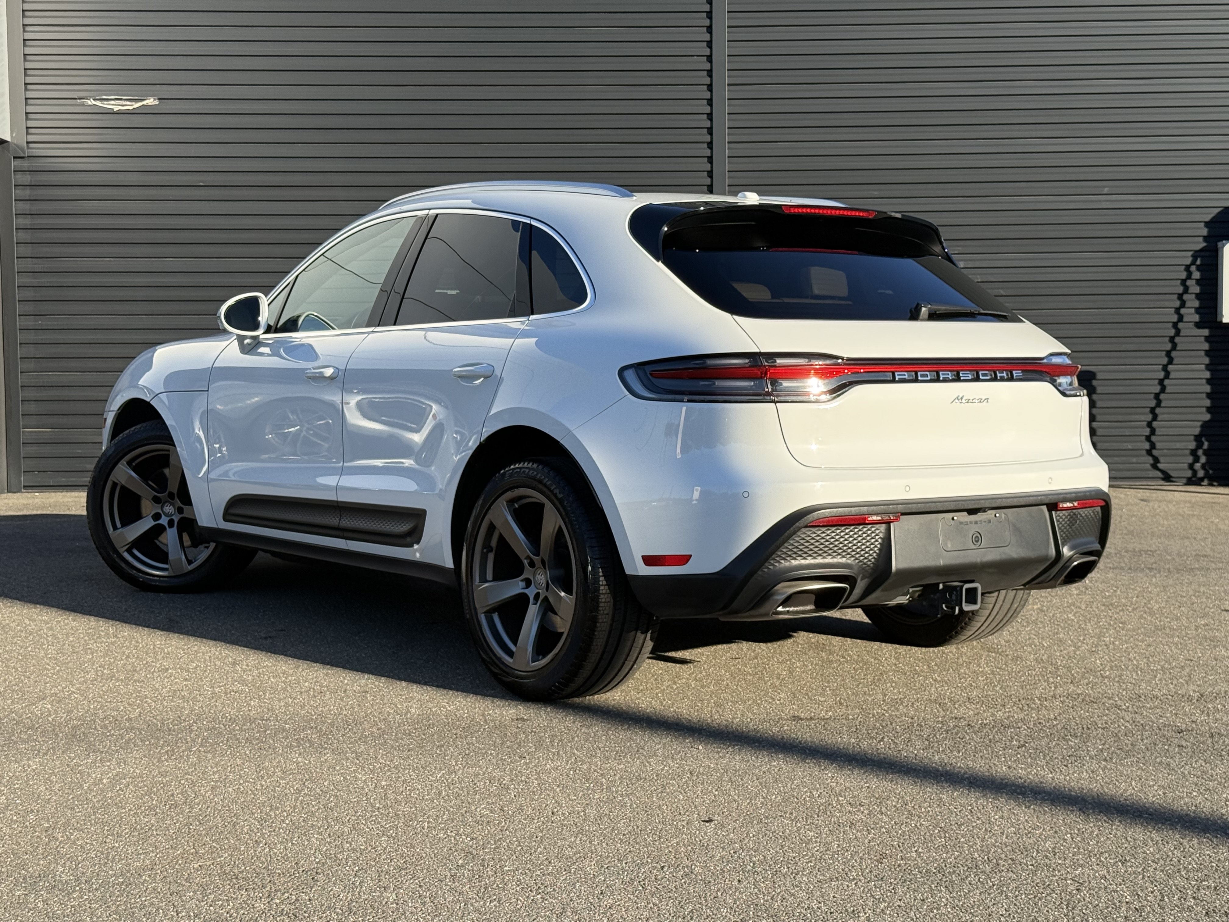 Certified 2023 Porsche Macan AWD/4WD image 3