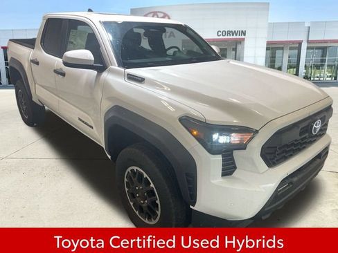 Certified 2025 Toyota Tacoma TRD Off-Road w/ TRD Off Road Upgrade Package AWD/4WD image 2