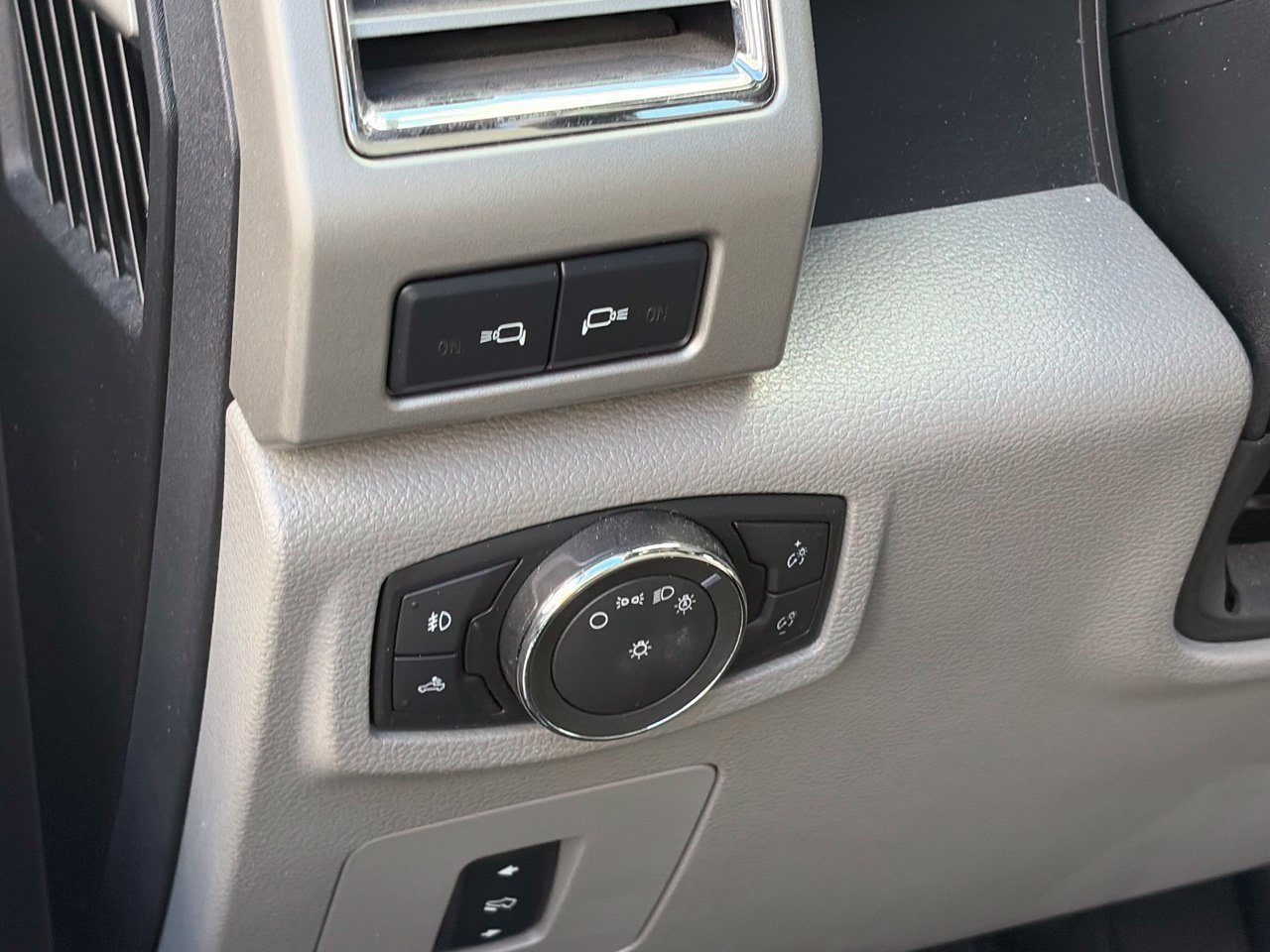 Used 2016 Ford F150 Lariat RWD image 7
