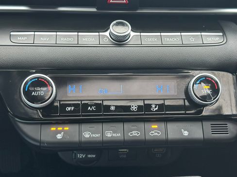 Used 2023 Hyundai Elantra Limited image 28