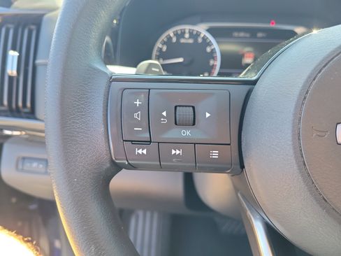 Used 2022 Nissan Pathfinder S FWD image 25