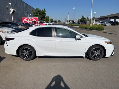 Used 2023 Toyota Camry SE FWD image 4
