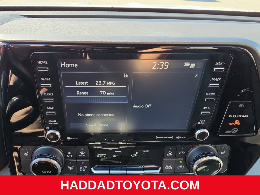 Used 2022 Toyota Highlander XLE AWD/4WD image 17