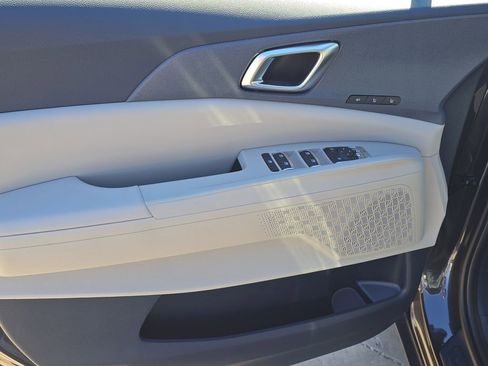 New 2026 Kia Carnival EX FWD image 19