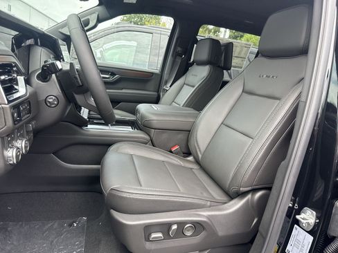 New 2026 GMC Yukon XL Denali w/ Denali Reserve Package AWD/4WD image 10