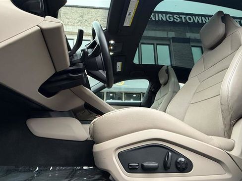 Used 2023 Porsche Taycan image 11