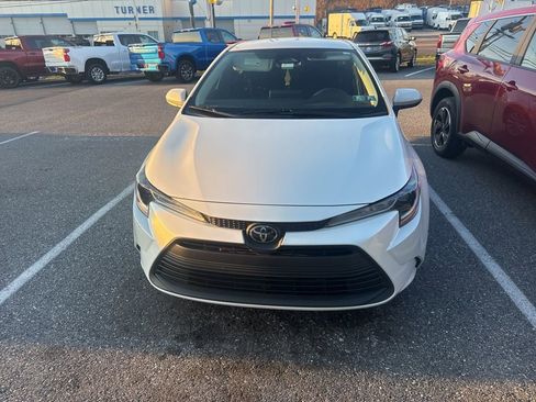 Used 2023 Toyota Corolla LE w/ LE Convenience Package image 1