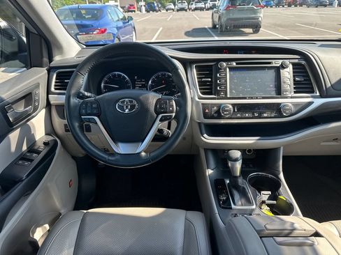 Used 2019 Toyota Highlander Limited Platinum AWD/4WD image 13