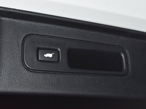 Used 2025 Honda Pilot EX-L image 36