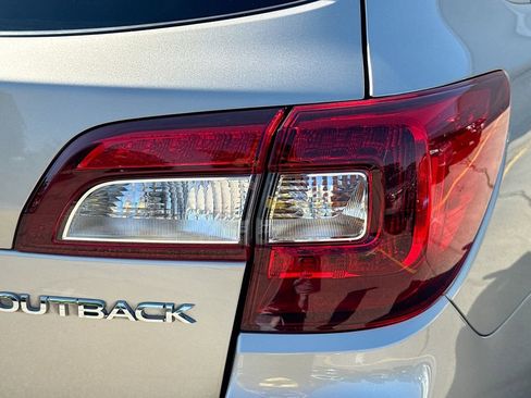 Used 2018 Subaru Outback 2.5i Premium AWD/4WD image 32