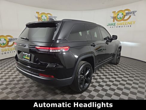 Used 2024 Jeep Grand Cherokee Altitude AWD/4WD image 9