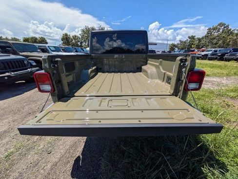 New 2025 Jeep Gladiator Sport image 11