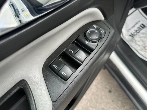 Used 2020 Chevrolet Equinox LS w/ LS Convenience Package image 11