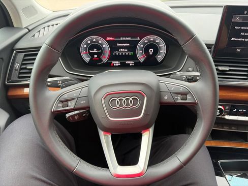 Used 2023 Audi Q5 2.0T Premium Plus w/ Premium Plus Package AWD/4WD image 16