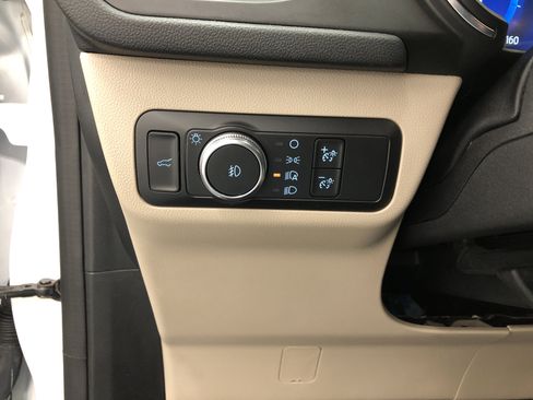 Used 2020 Ford Escape Titanium image 16