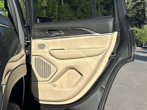 New 2025 Jeep Grand Cherokee Limited w/ Black Appearance Package image 16