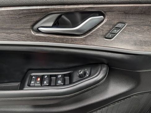 Used 2023 Jeep Grand Cherokee L Limited w/ Black Appearance Package image 16