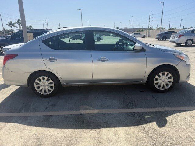 Used 2016 Nissan Versa SV FWD image 7