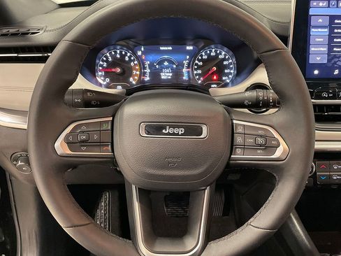 Used 2024 Jeep Compass Limited image 30