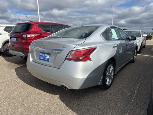 Used 2015 Nissan Altima 2.5 SL w/ Technology Package FWD image 3