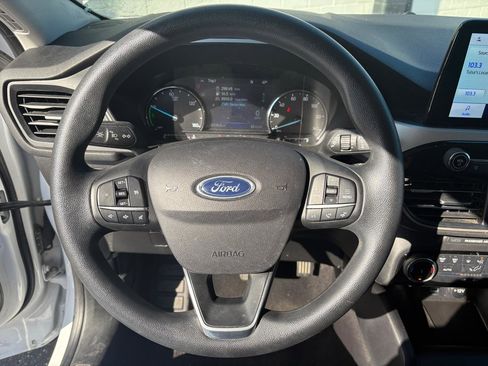 Used 2022 Ford Escape SE image 4