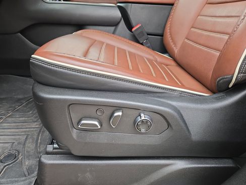 Used 2023 GMC Yukon Denali Ultimate AWD/4WD image 17