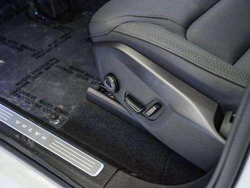 Certified 2025 Volvo XC90 B6 Plus w/ Protection Package Premier image 24