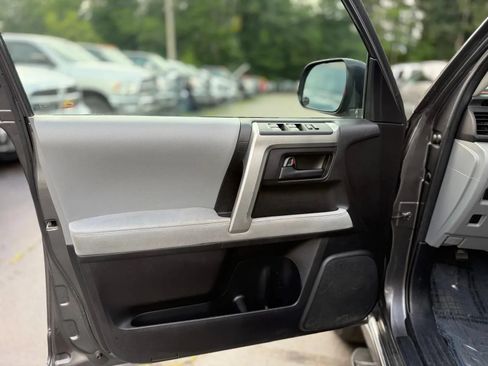 Used 2011 Toyota 4Runner SR5 AWD/4WD image 7
