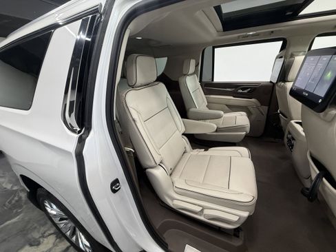 Used 2021 GMC Yukon XL Denali w/ Denali Premium Package AWD/4WD image 24