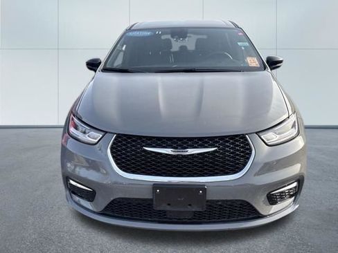 Used 2025 Chrysler Pacifica Select image 6