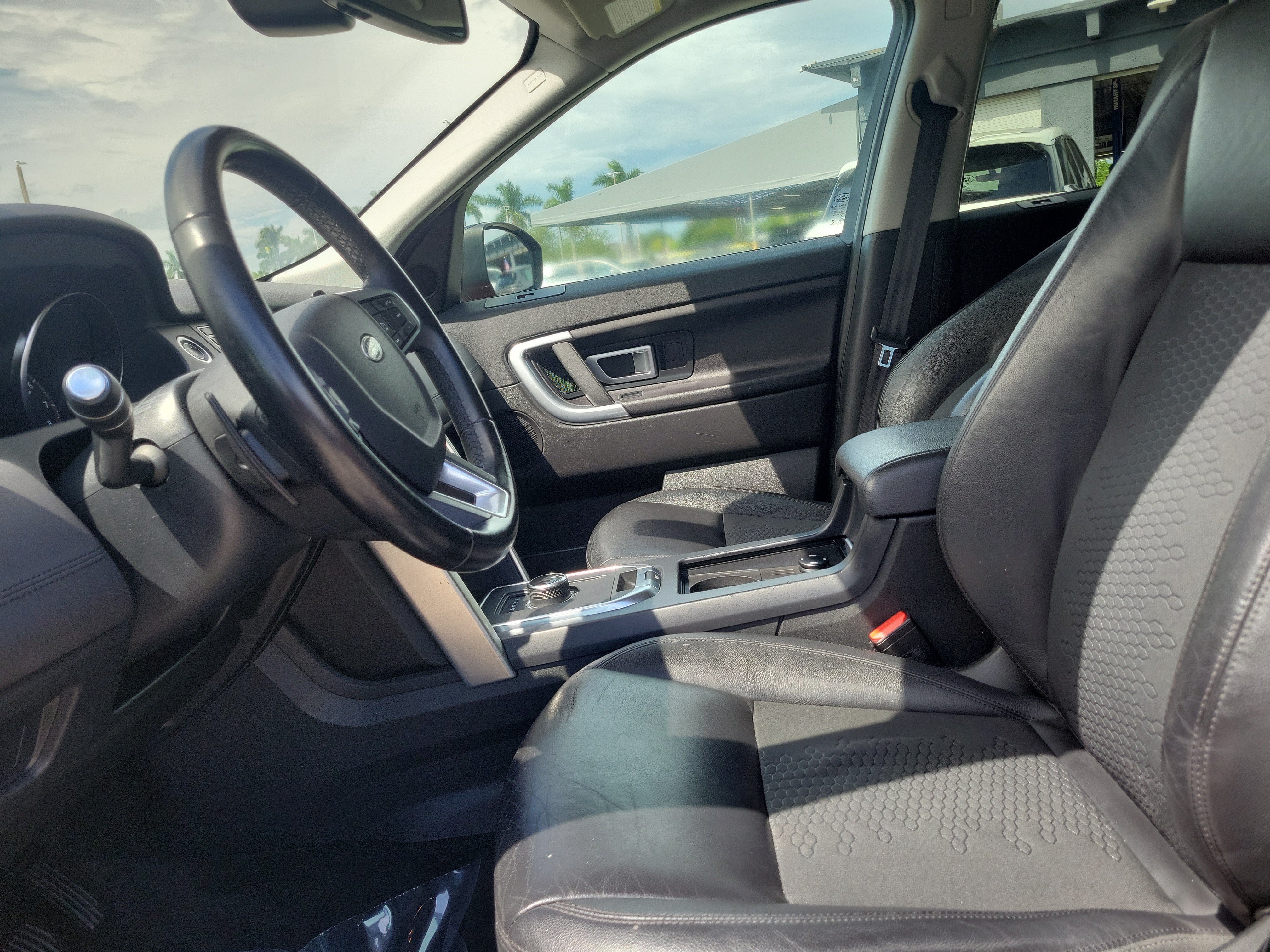 Used 2019 Land Rover Discovery Sport SE AWD/4WD image 11