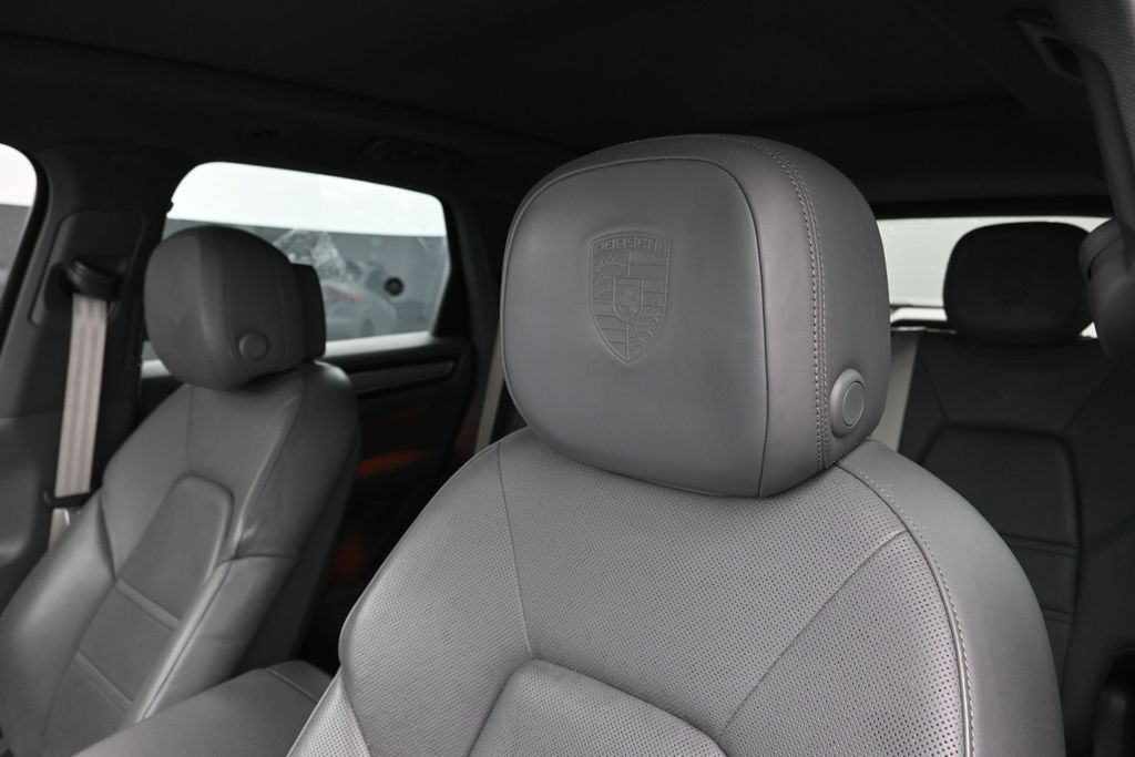 Certified 2023 Porsche Cayenne Platinum Edition AWD/4WD image 16