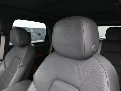 Certified 2023 Porsche Cayenne Platinum Edition AWD/4WD image 16