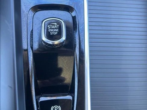 Used 2025 Volvo XC60 B5 Core image 19