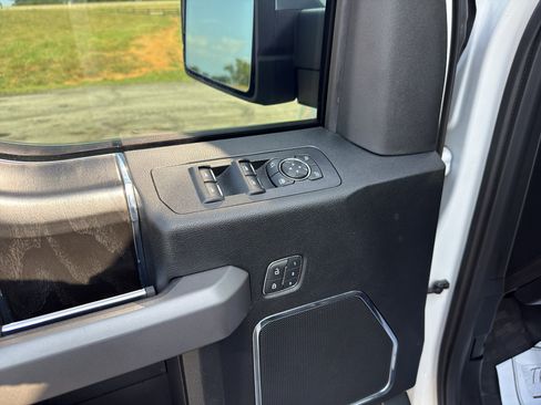 Used 2019 Ford F150 Platinum w/ Equipment Group 701A Luxury AWD/4WD image 30