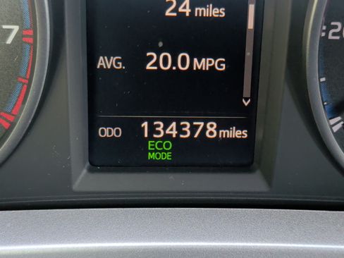 Used 2018 Toyota RAV4 XLE w/ Plus Extra Value Package FWD image 14
