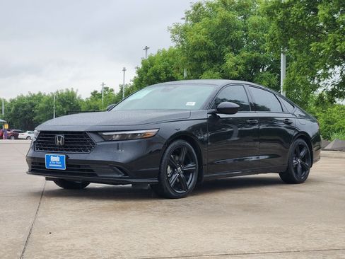 Used 2025 Honda Accord Sport image 3