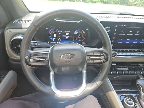 Used 2025 Chevrolet Colorado ZR2 w/ Technology Package AWD/4WD image 17
