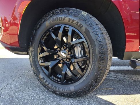 Used 2022 Chevrolet Tahoe Z71 w/ Luxury Package image 35