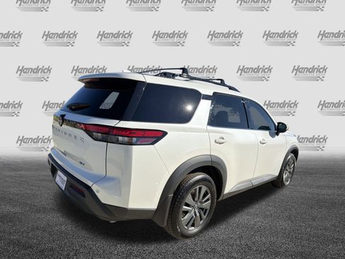 Used 2022 Nissan Pathfinder SV image 10