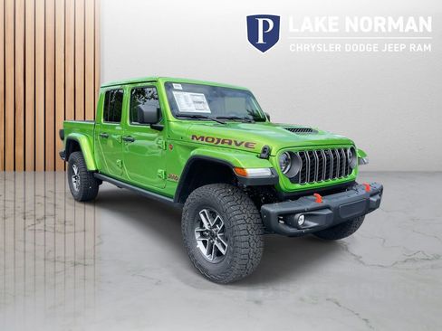 New 2025 Jeep Gladiator Mojave image 2