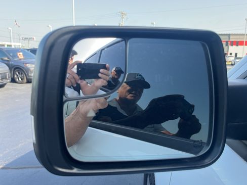 Used 2023 RAM 1500 Laramie AWD/4WD image 10