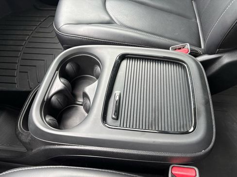Used 2023 Chrysler Pacifica Touring-L w/ S Appearance Package FWD image 29