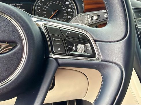 Used 2019 Bentley Bentayga V8 image 37