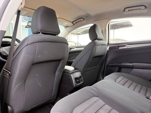 Used 2020 Ford Fusion SE FWD image 15